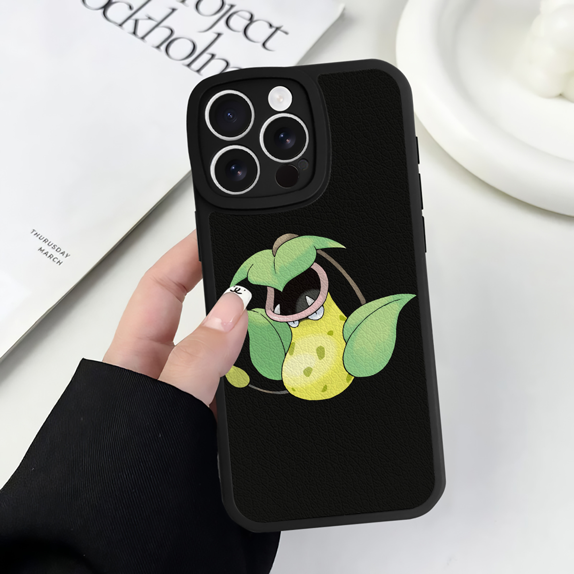 （画像用） ポケットモンスター Pokémon 【iPhone 16シリーズ対応】シリコンスマホケース（レザー調） 材質：シリコン